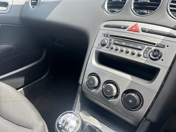 Used Peugeot 308 2010 for sale - 74207238: Photo 14