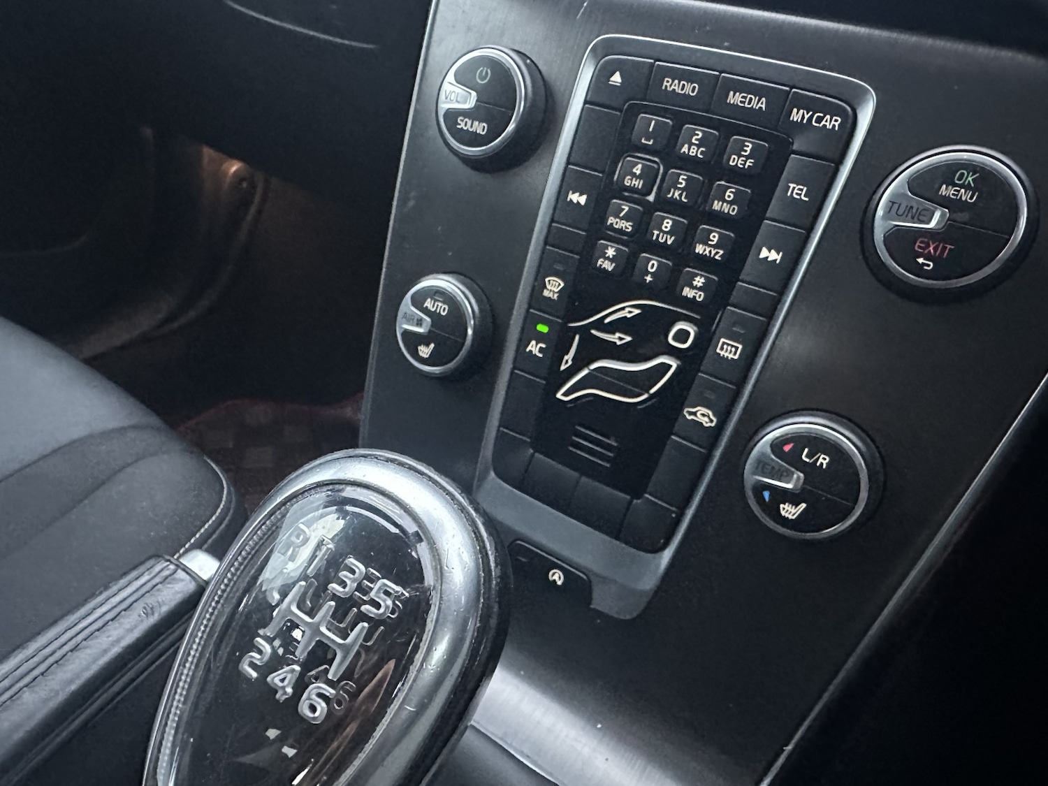 Used Volvo V40 2013 for sale - 77508418: Photo 15