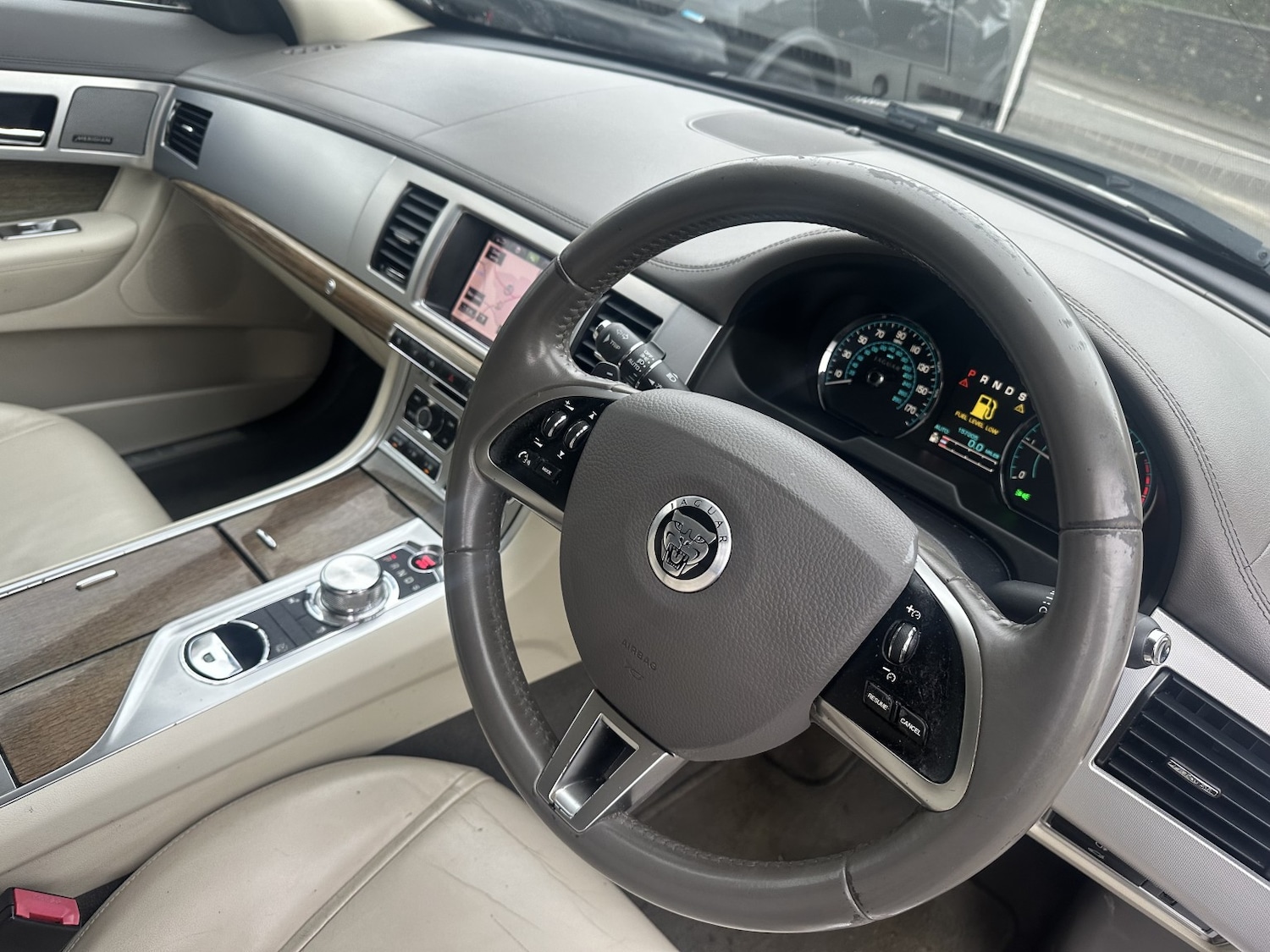Used Jaguar XF 2013 for sale - 76877587: Photo 2