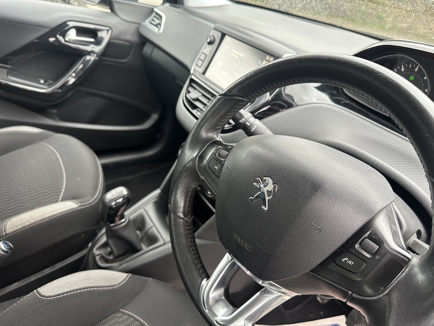 Used Peugeot 208 2015 for sale - 77709038: Photo 2