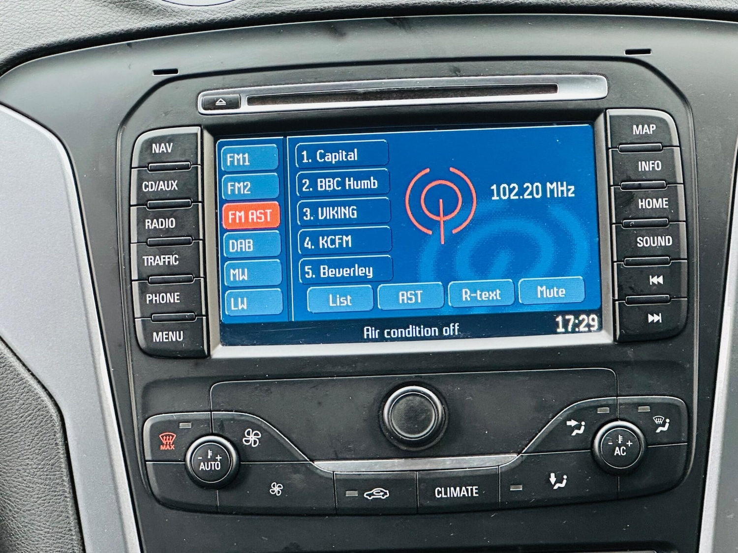 Used Ford Mondeo 2013 for sale - 76099176: Photo 21