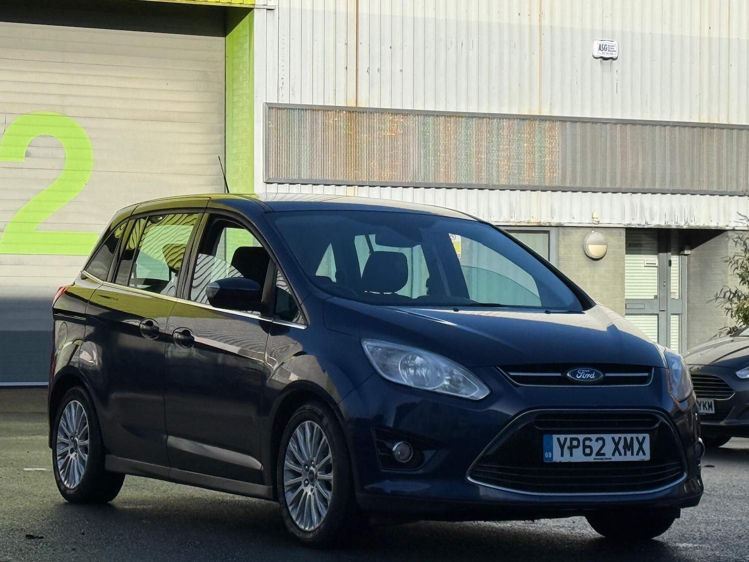 Used Ford Grand C-Max 2013 for sale - 76996468: Photo 2