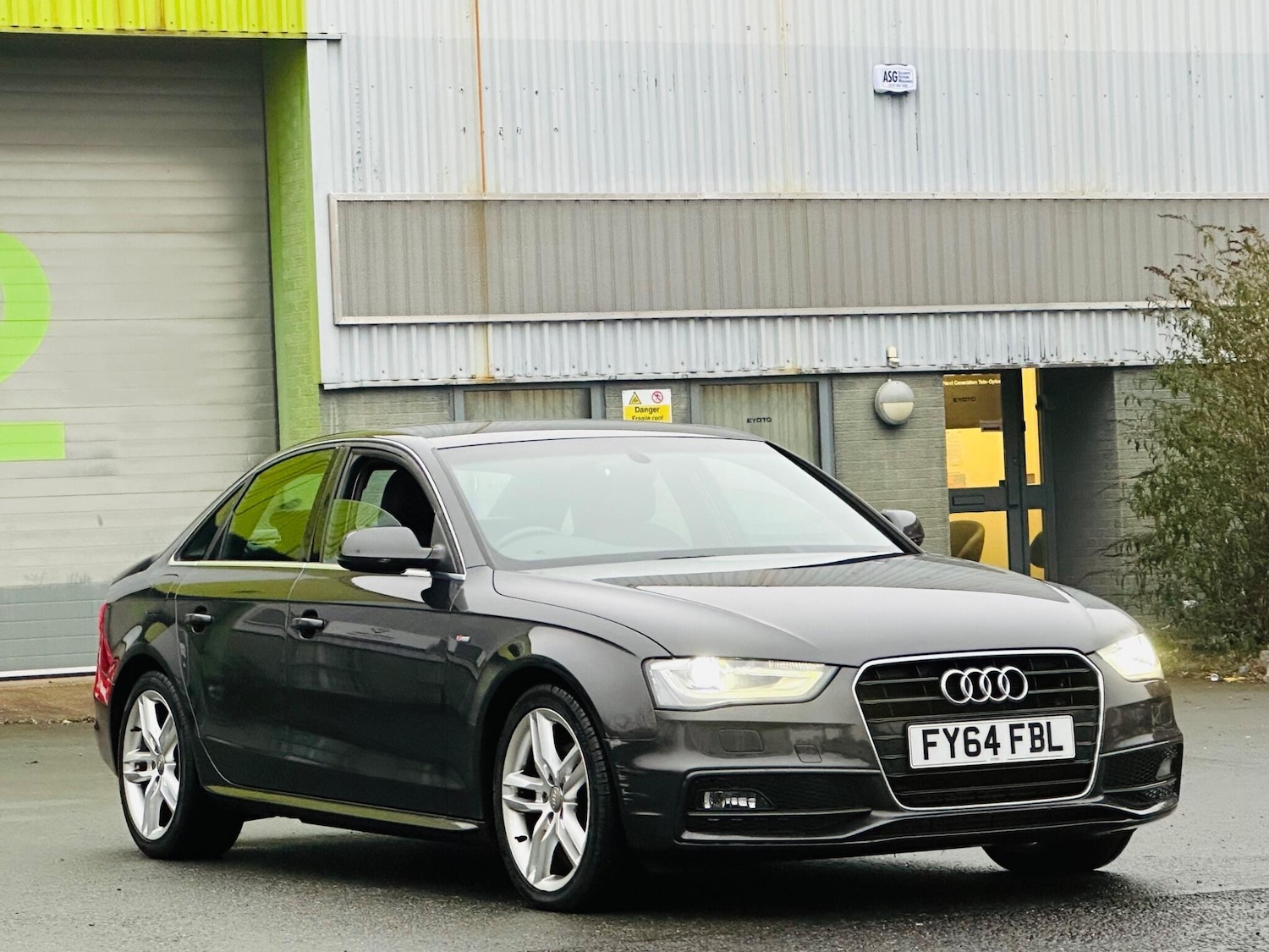 Used Audi A4 2014 for sale - 77120097: Photo 2