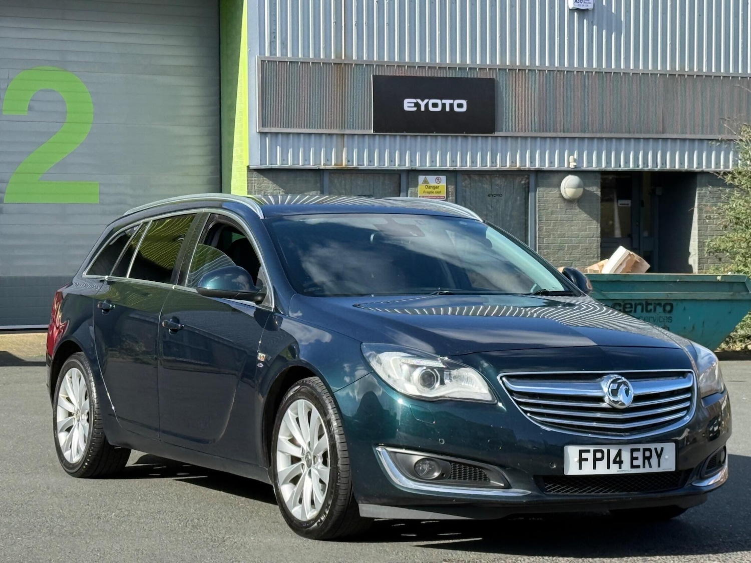 Used Vauxhall Insignia 2014 for sale - 77838780: Photo 2