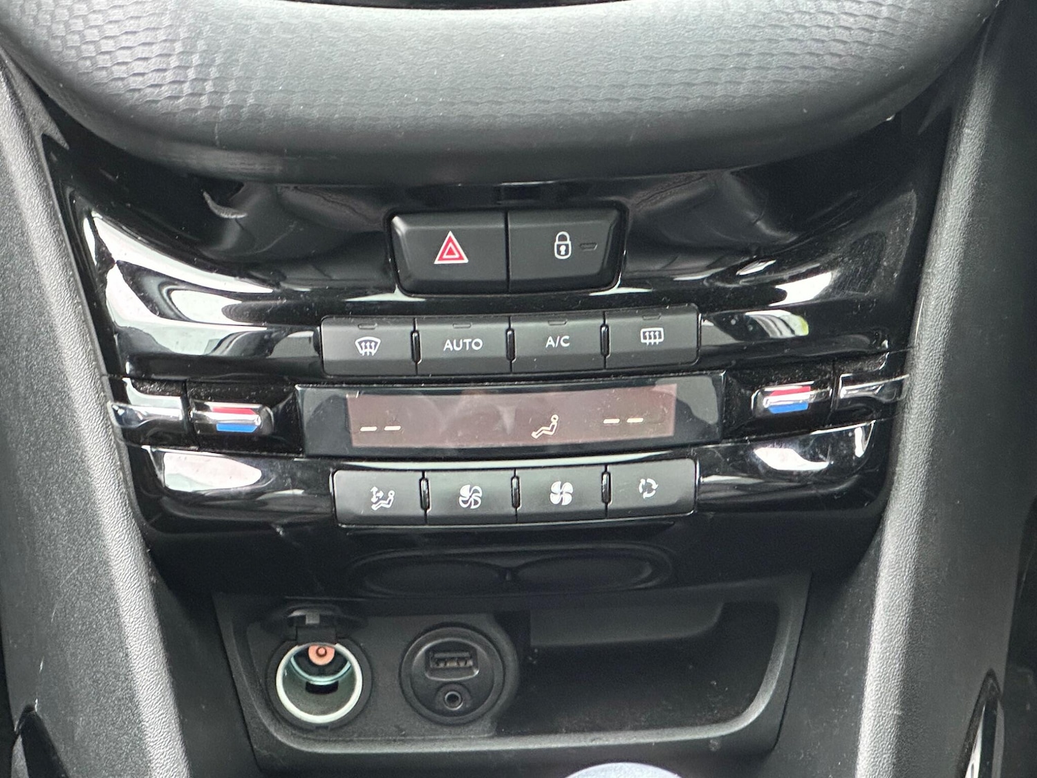 Used Peugeot 2008 2017 for sale - 77358947: Photo 19