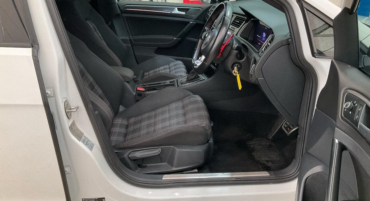 Used Volkswagen Golf 2017 for sale - 77321034: Photo 10
