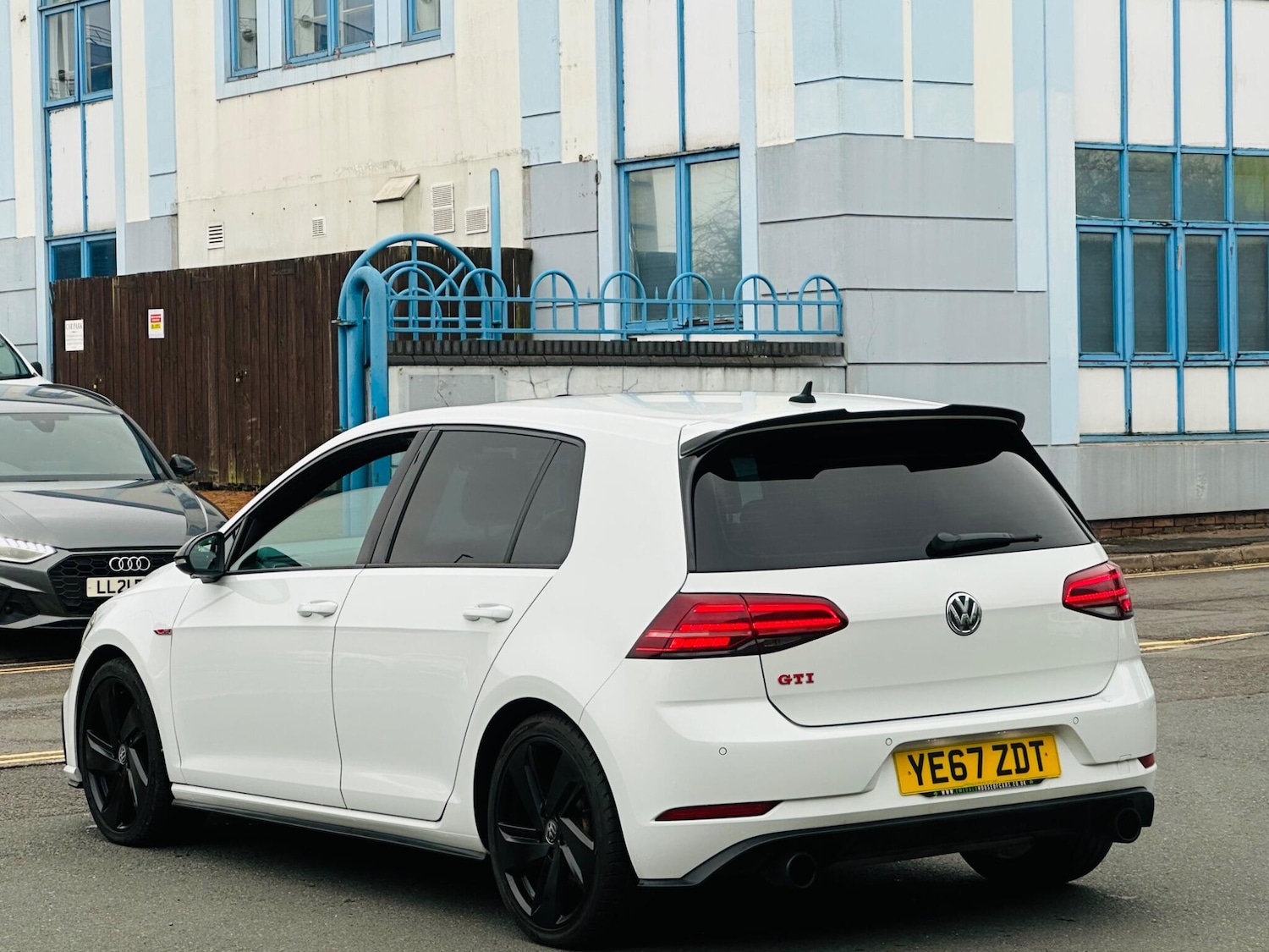 Used Volkswagen Golf 2017 for sale - 77909829: Photo 11