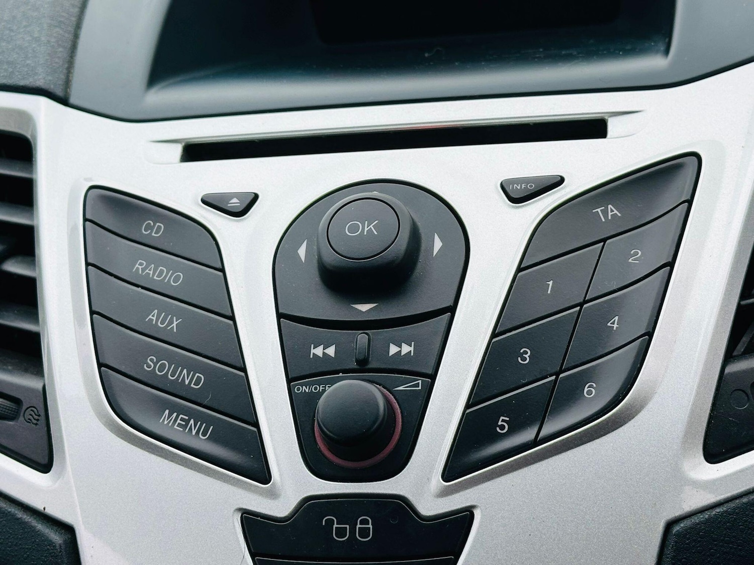 Used Ford Fiesta 2011 for sale - 76314390: Photo 21