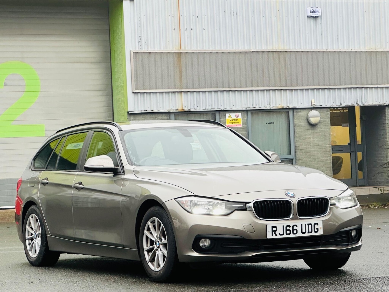 Used BMW 3 Series 2016 for sale - 77130890: Photo 2