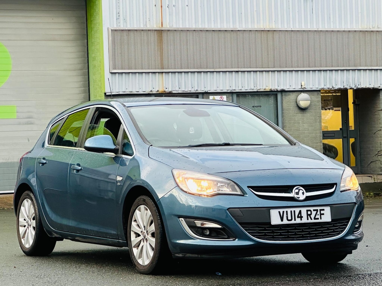 Used Vauxhall Astra 2014 for sale - 77190843: Photo 2