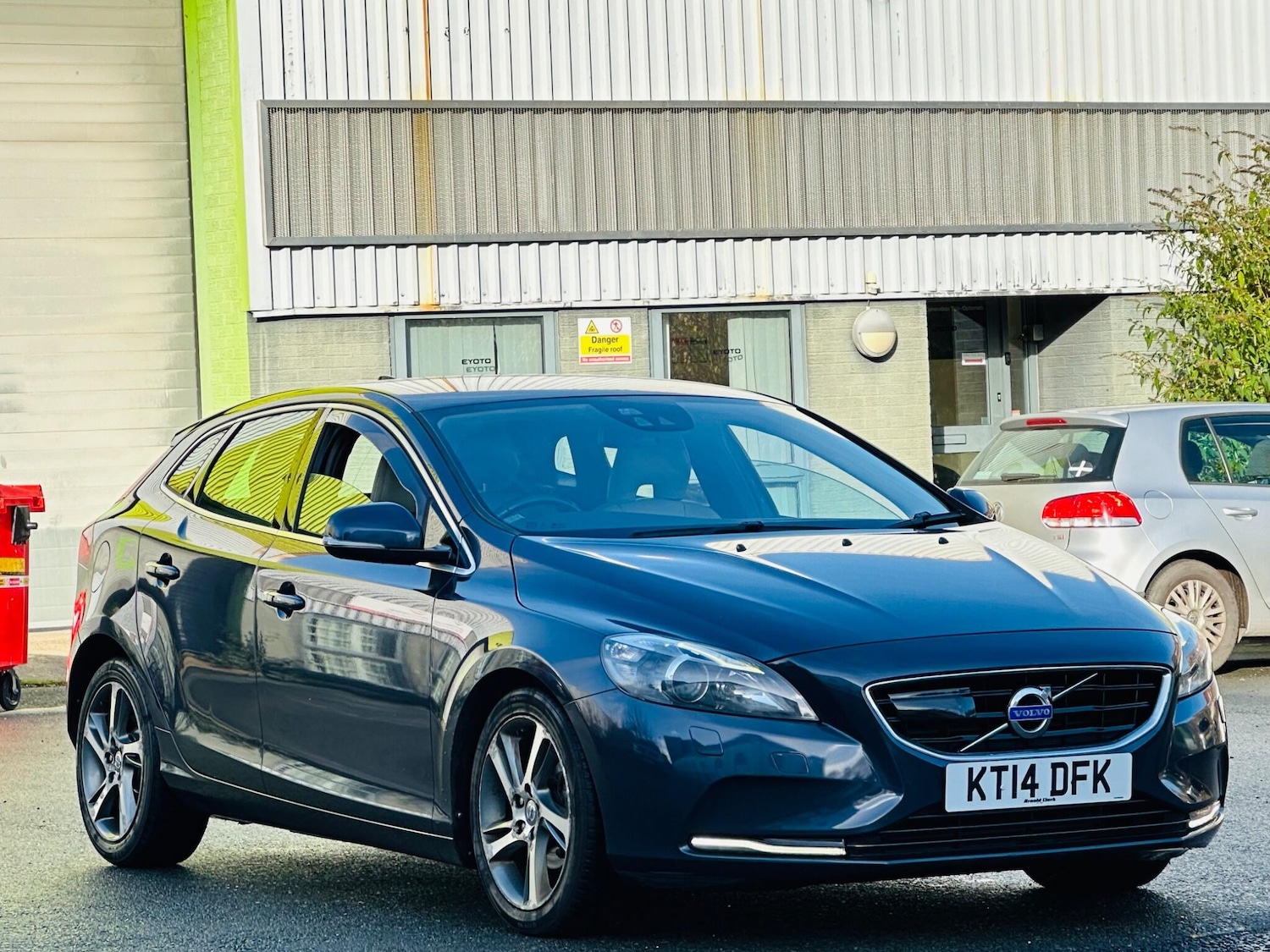 Used Volvo V40 2014 for sale - 76572276: Photo 1