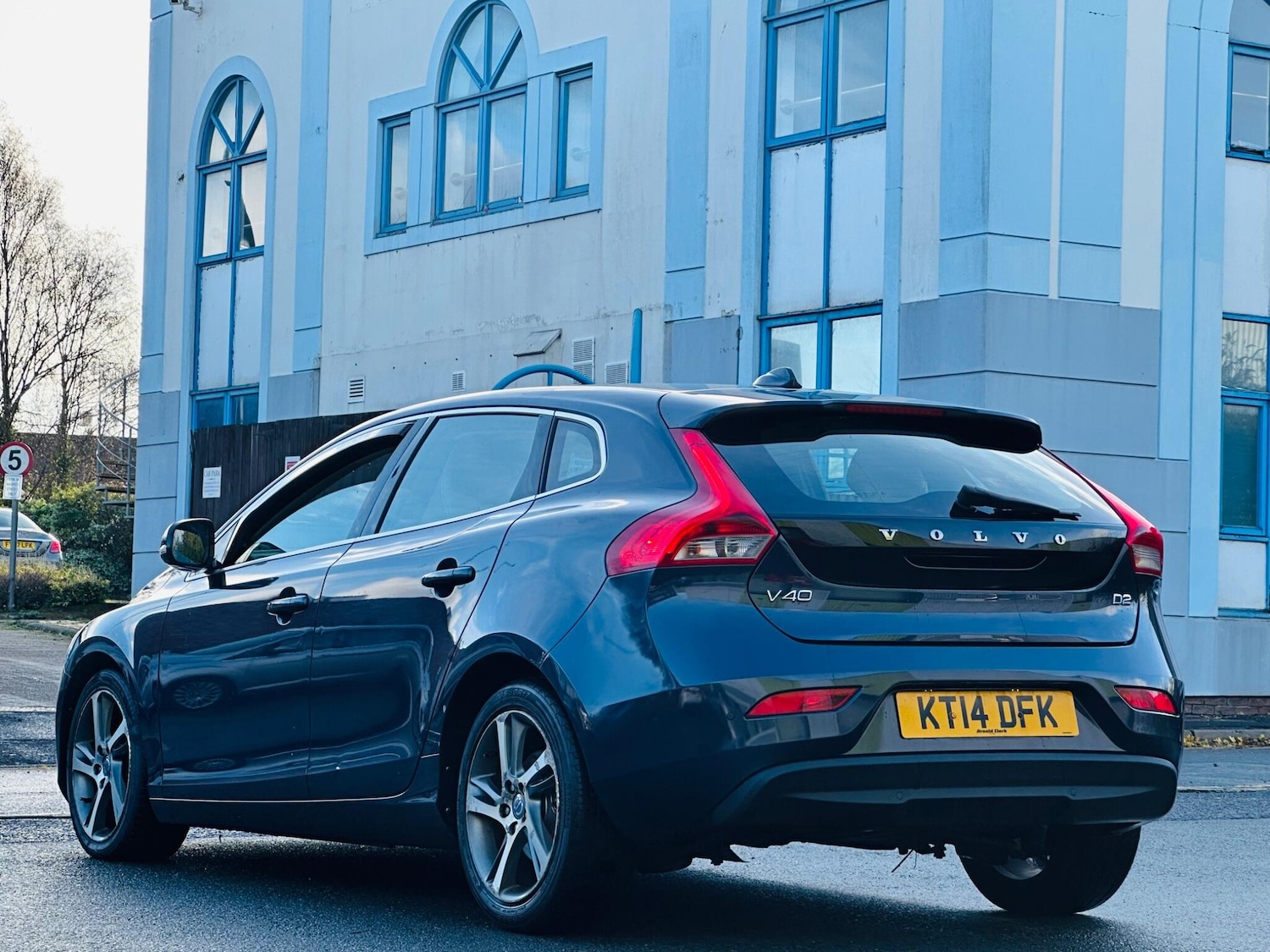 Used Volvo V40 2014 for sale - 76572276: Photo 10