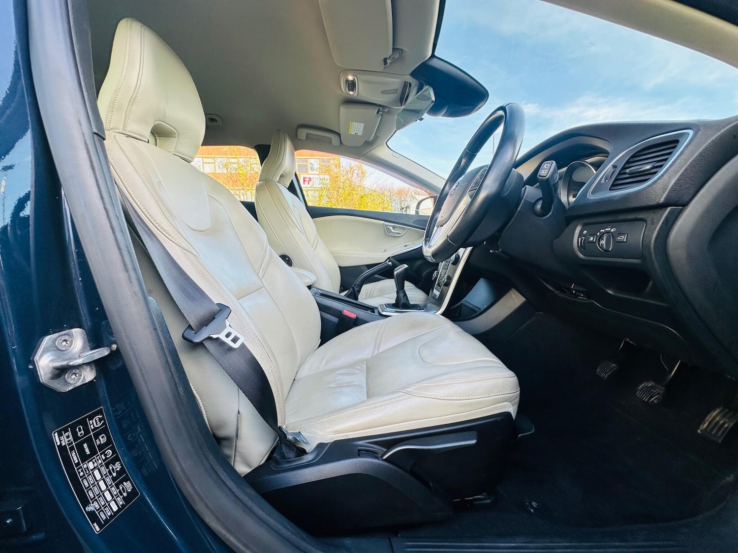 Used Volvo V40 2014 for sale - 76572276: Photo 16