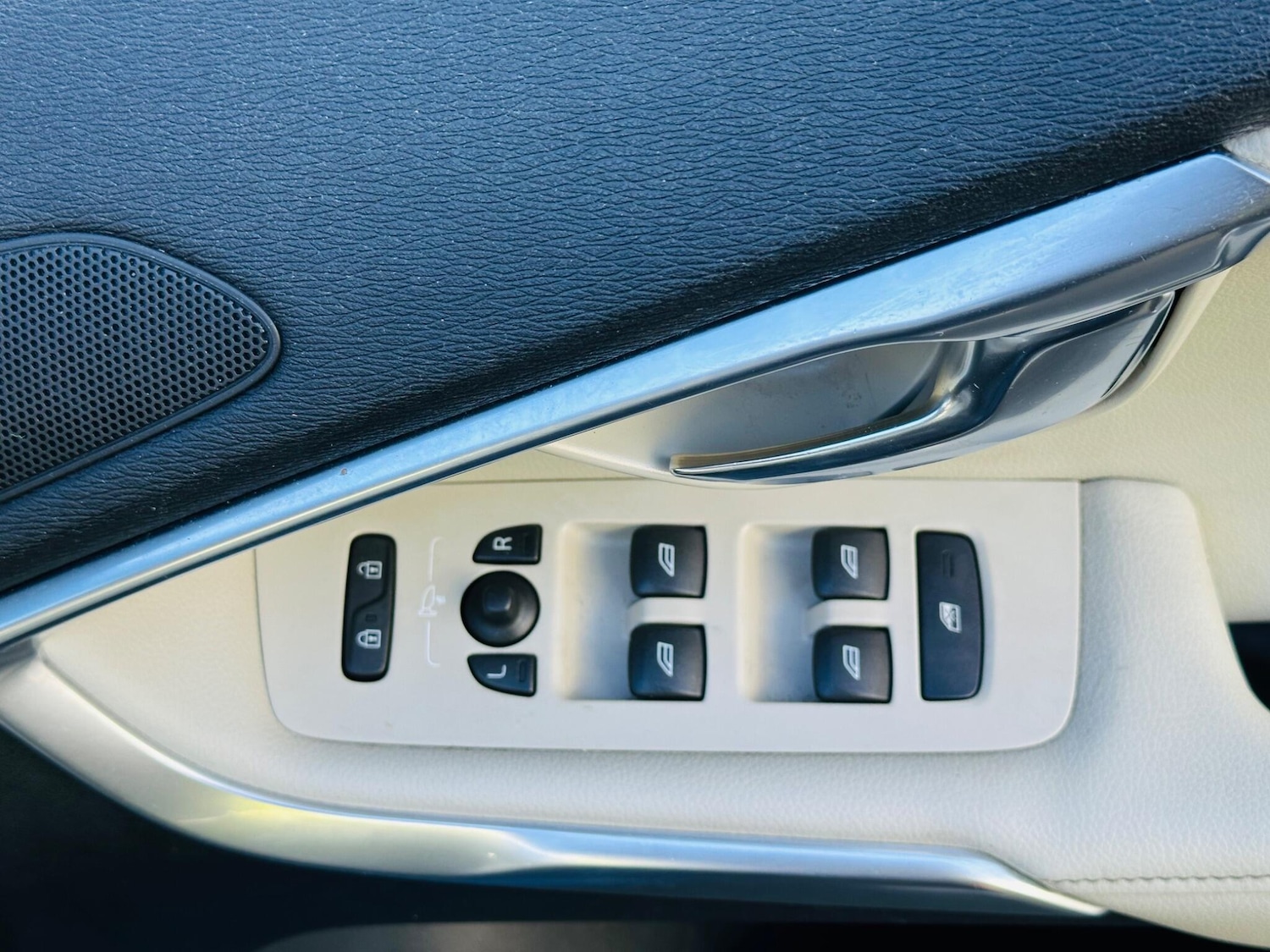 Used Volvo V40 2014 for sale - 76572276: Photo 21