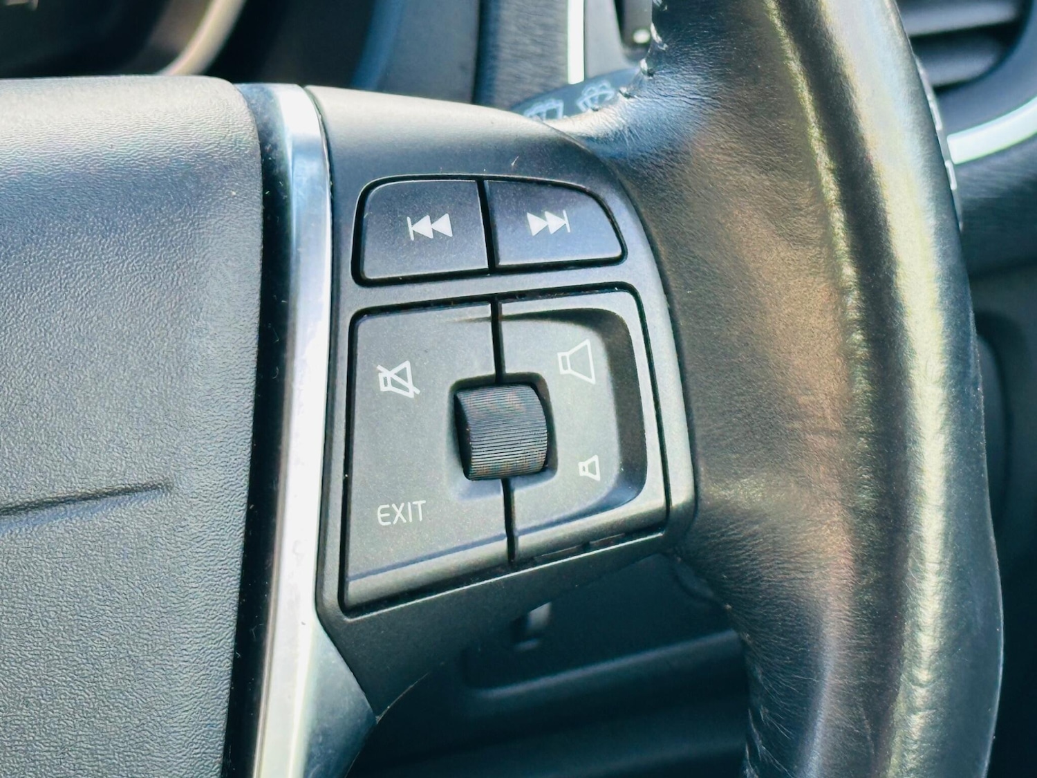 Used Volvo V40 2014 for sale - 76572276: Photo 26