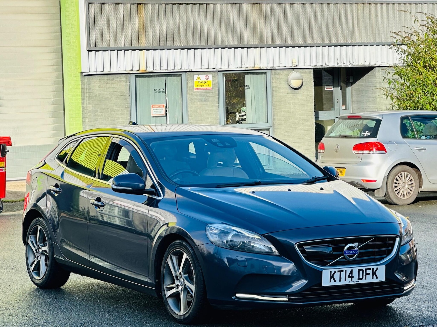 Used Volvo V40 2014 for sale - 76572276: Photo 6