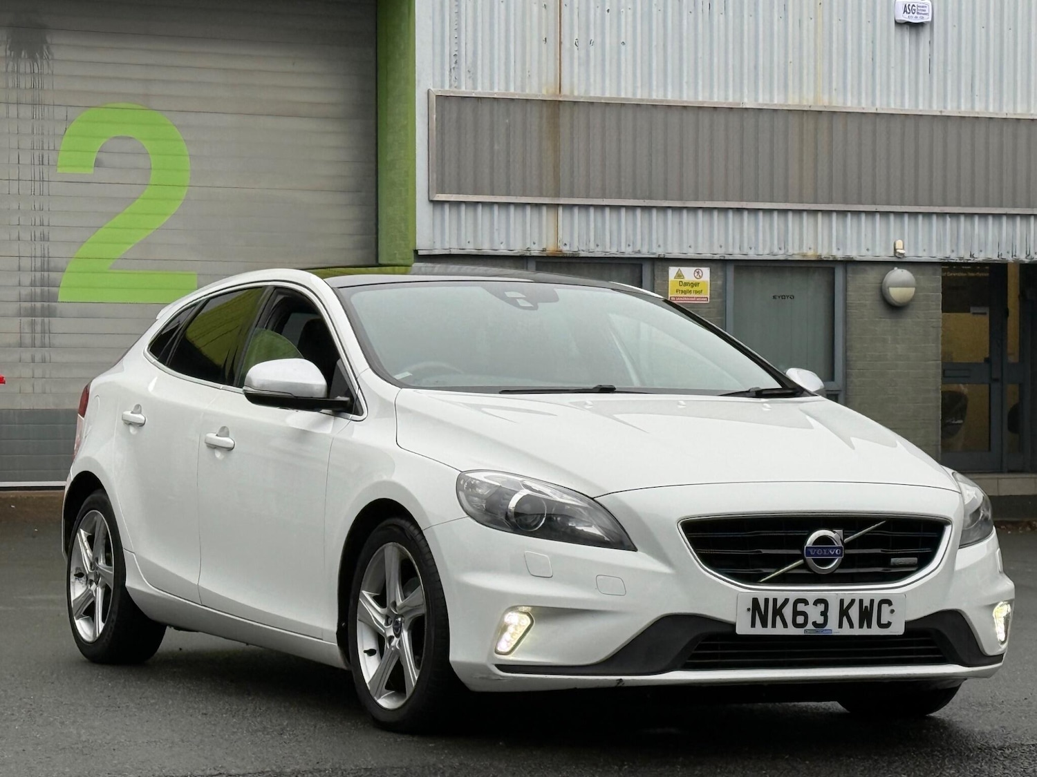 Used Volvo V40 2013 for sale - 77109562: Photo 1