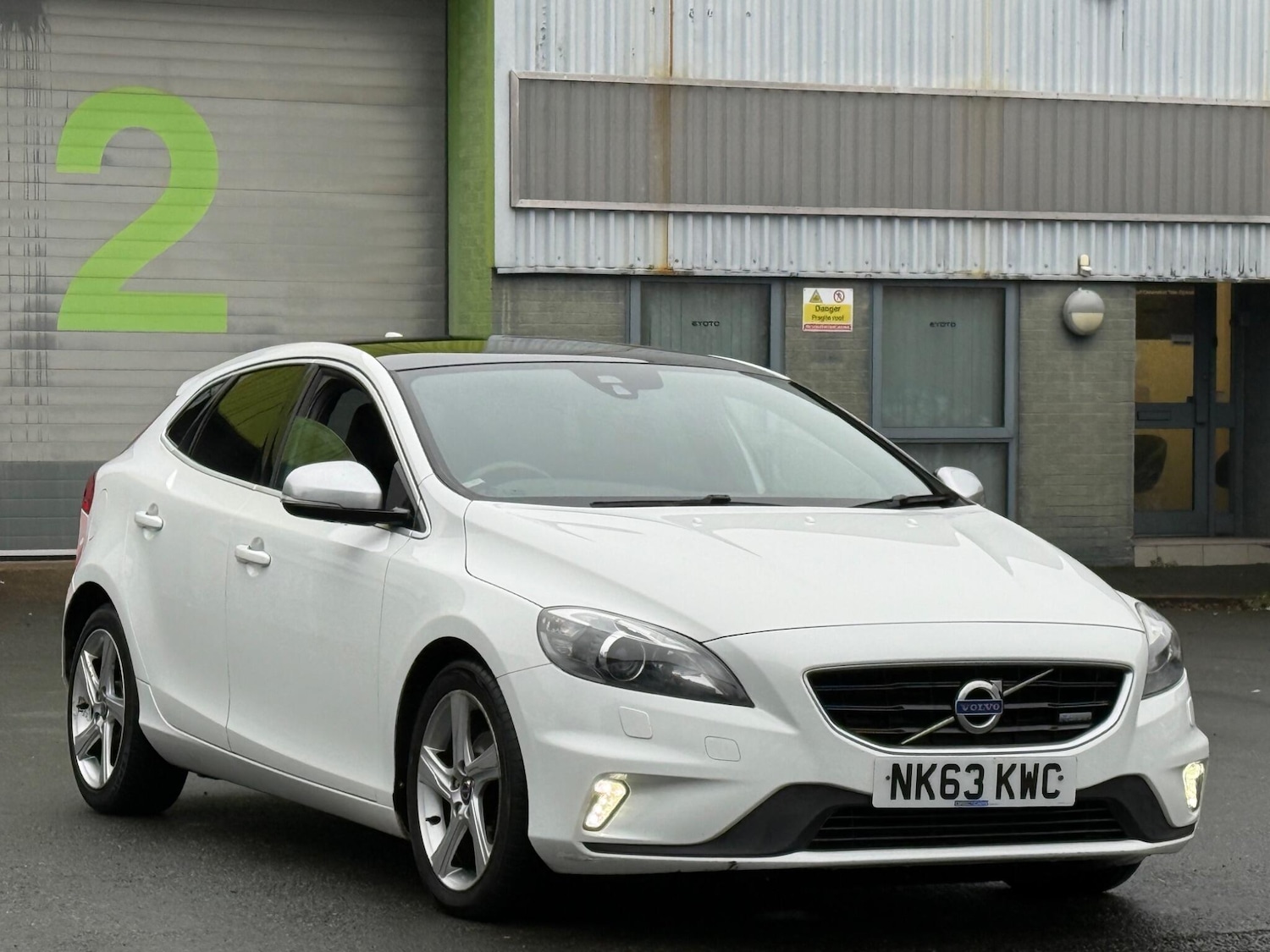 Used Volvo V40 2013 for sale - 77109562: Photo 2