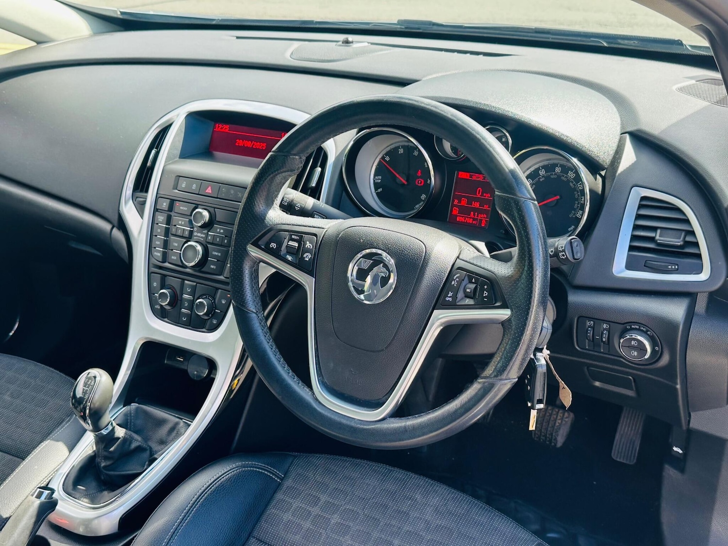 Used Vauxhall Astra GTC 2014 for sale - 76238815: Photo 17