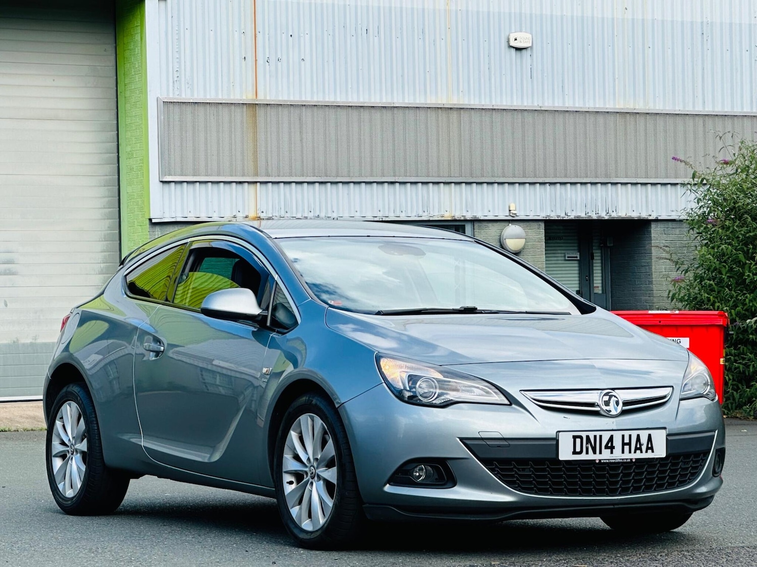 Used Vauxhall Astra GTC 2014 for sale - 76238815: Photo 2