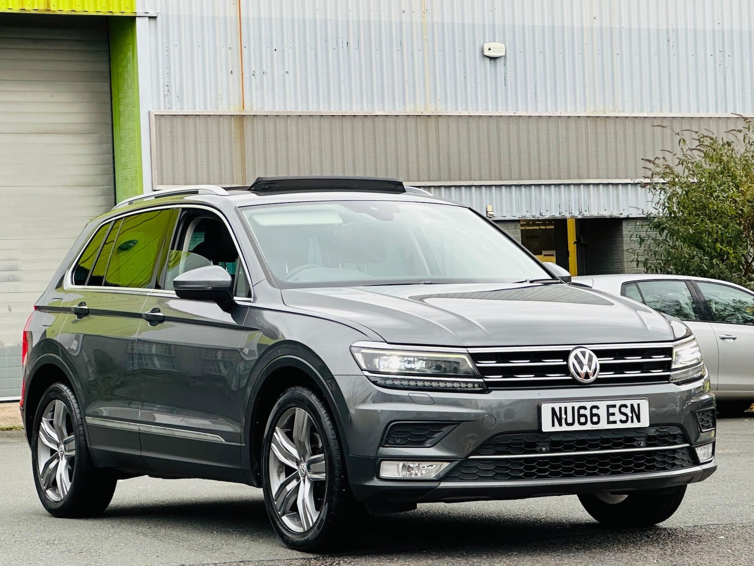 Used Volkswagen Tiguan 2016 for sale - 76991691: Photo 2