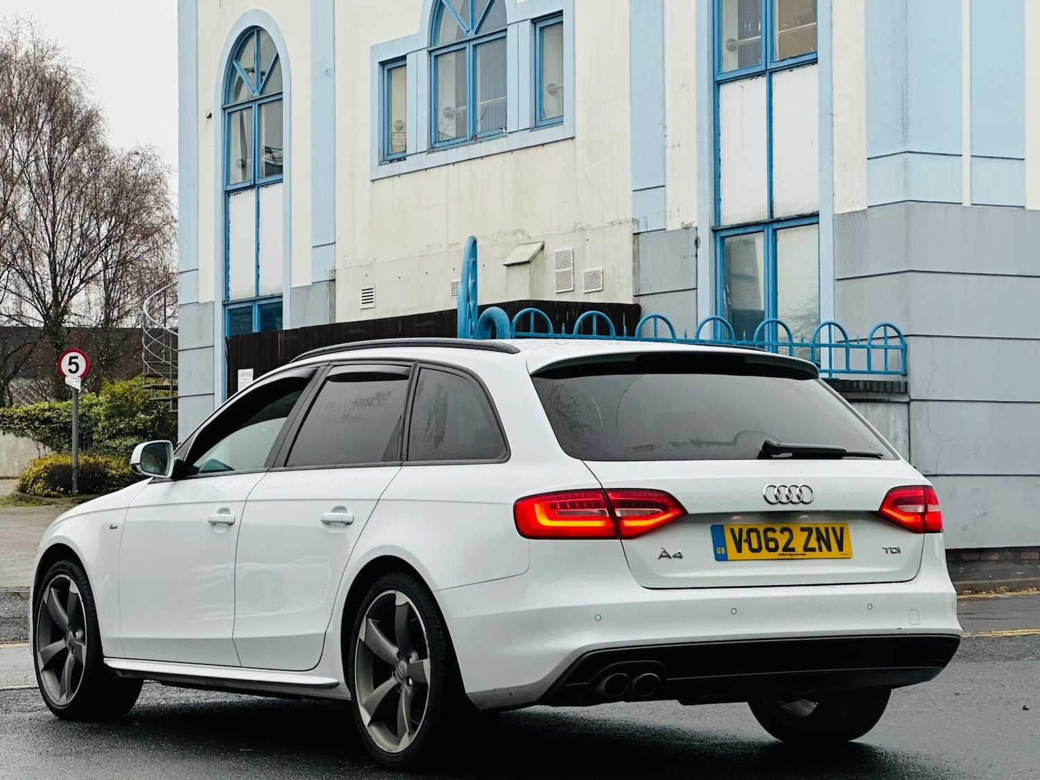 Used Audi A4 2012 for sale - 77091030: Photo 4