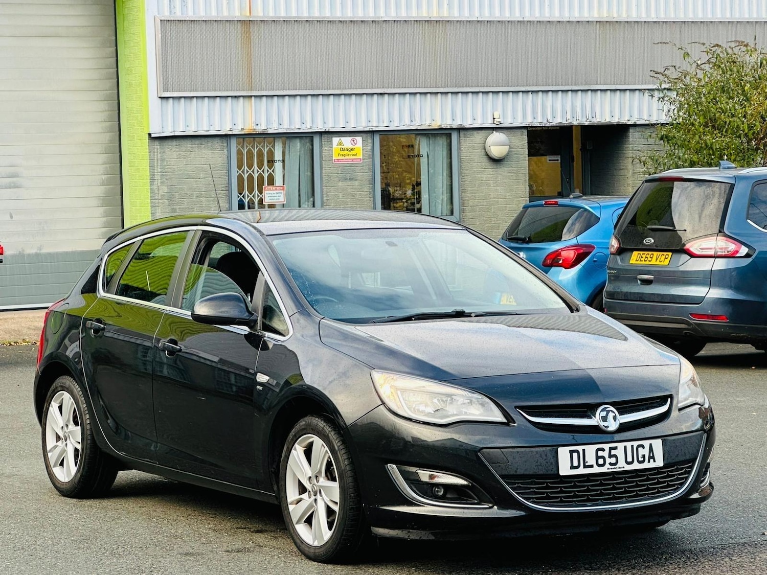 Used Vauxhall Astra 2015 for sale - 76632649: Photo 2