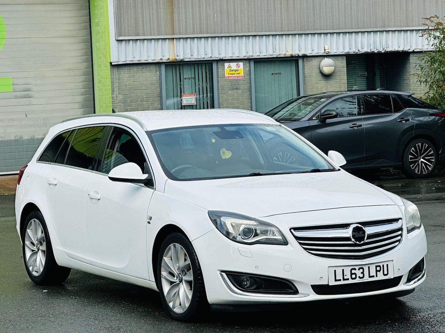 Used Vauxhall Insignia 2013 for sale - 76613067: Photo 2