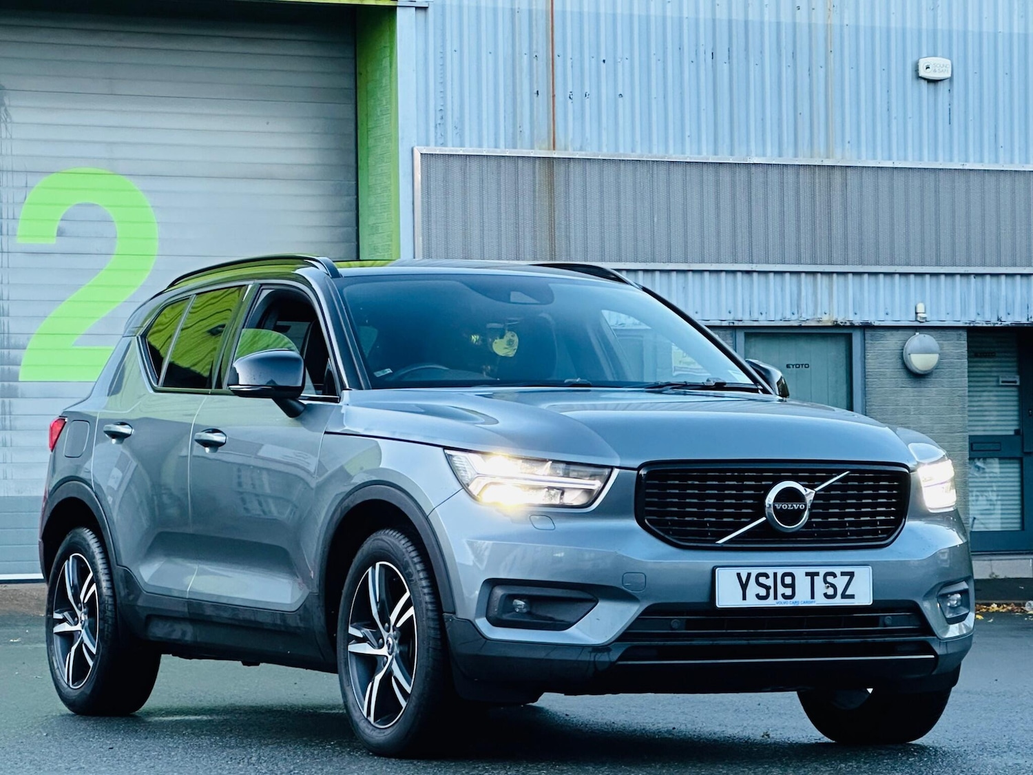 Used Volvo XC40 2019 for sale - 76370327: Photo 2