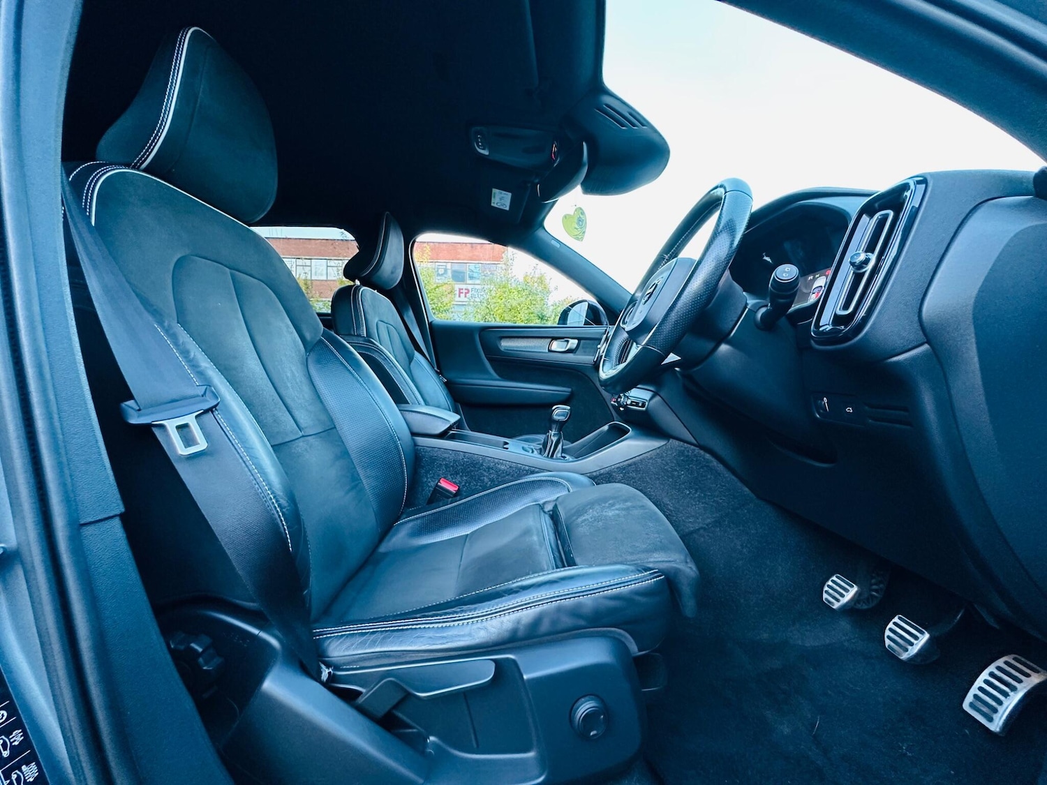 Used Volvo XC40 2019 for sale - 76370327: Photo 25