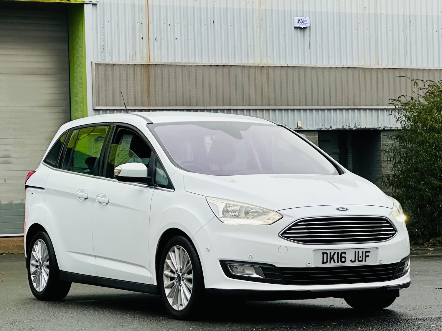 Used Ford Grand C-Max 2016 for sale - 76990468: Photo 2