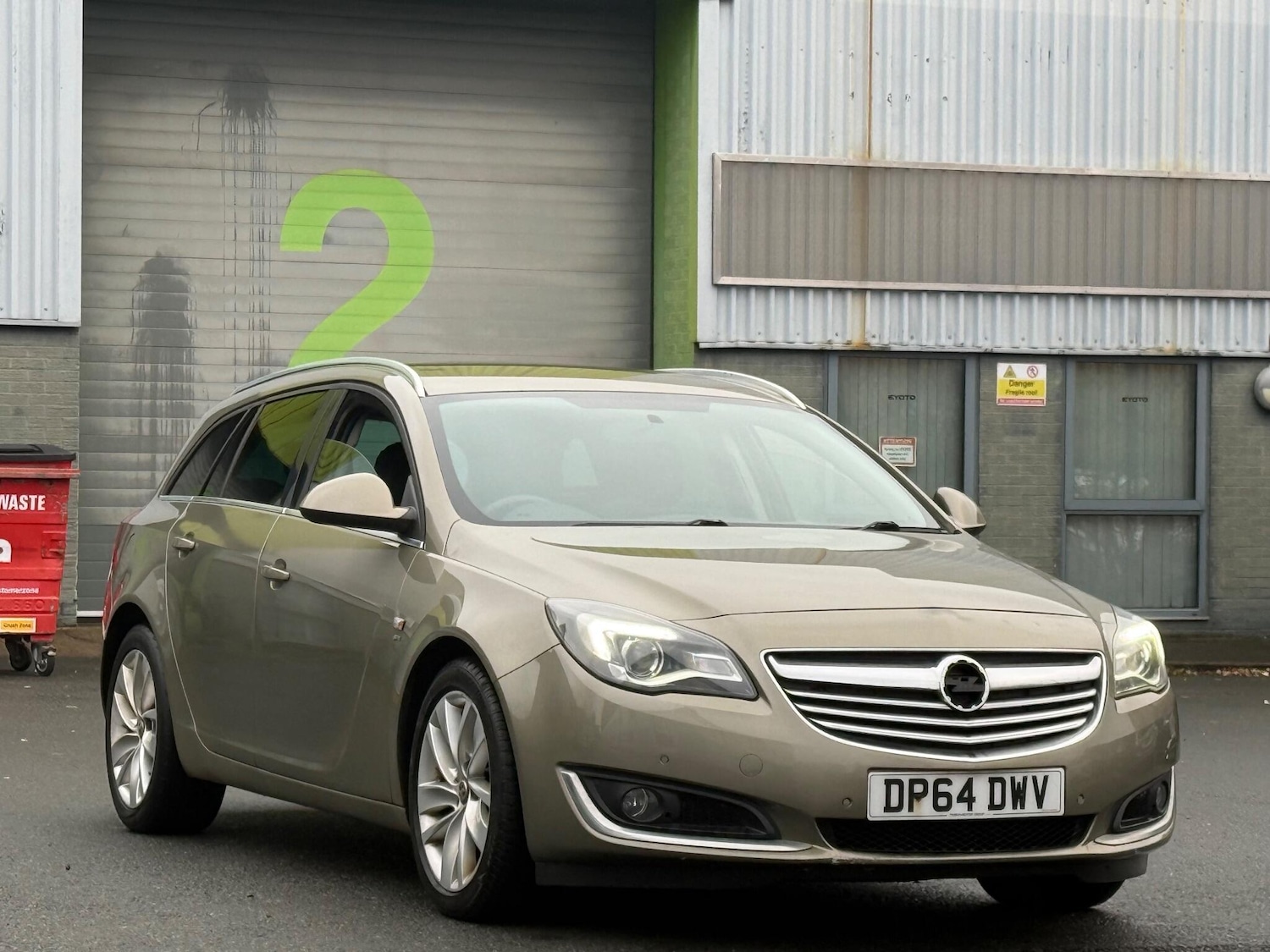 Used Vauxhall Insignia 2015 for sale - 76702128: Photo 2