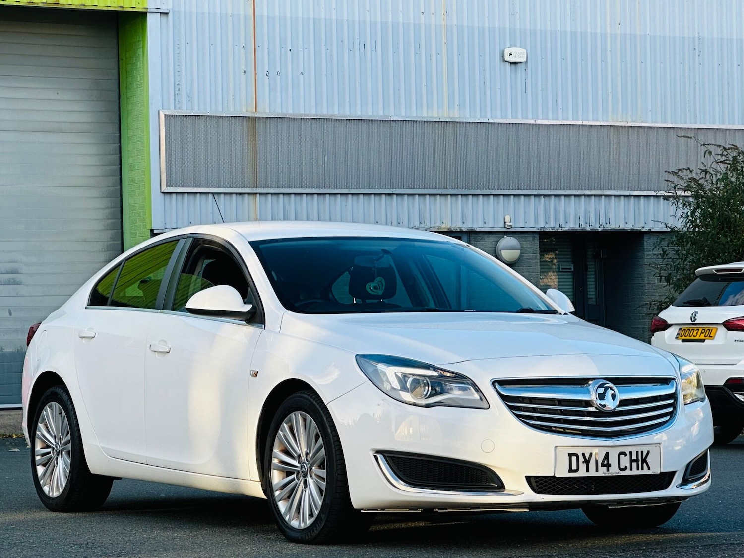 Used Vauxhall Insignia 2014 for sale - 76348811: Photo 2