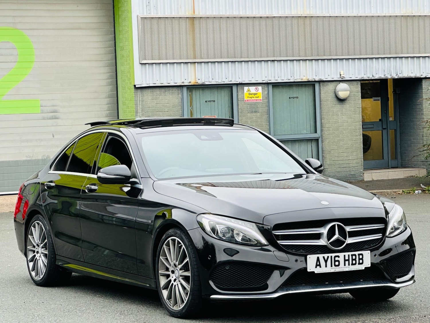 Used Mercedes-Benz C Class 2016 for sale - 76472325: Photo 1