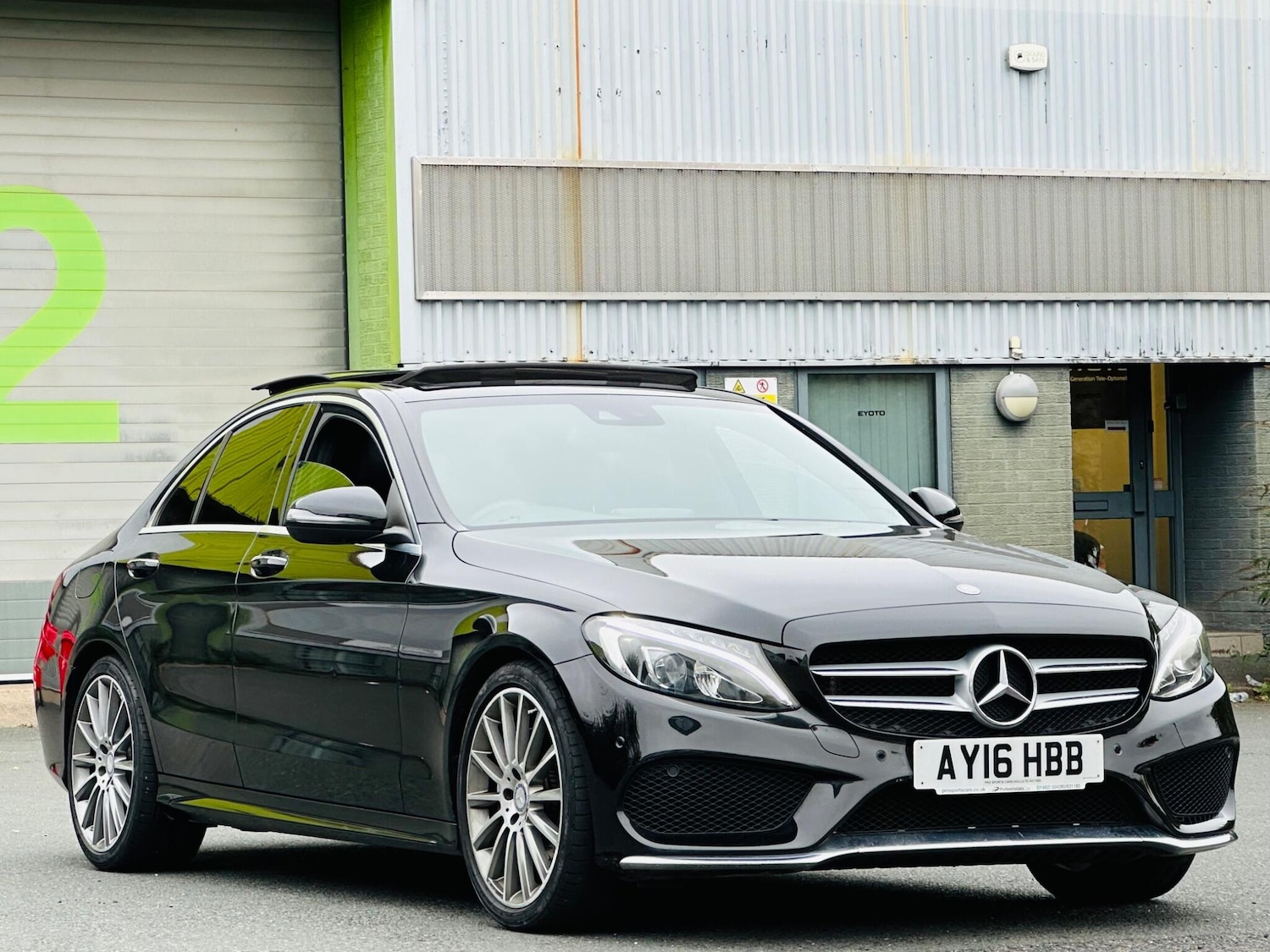 Used Mercedes-Benz C Class 2016 for sale - 76472325: Photo 2