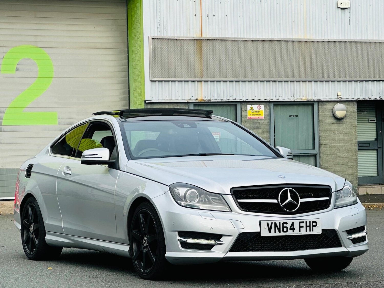 Used Mercedes-Benz C Class 2014 for sale - 76349064: Photo 2