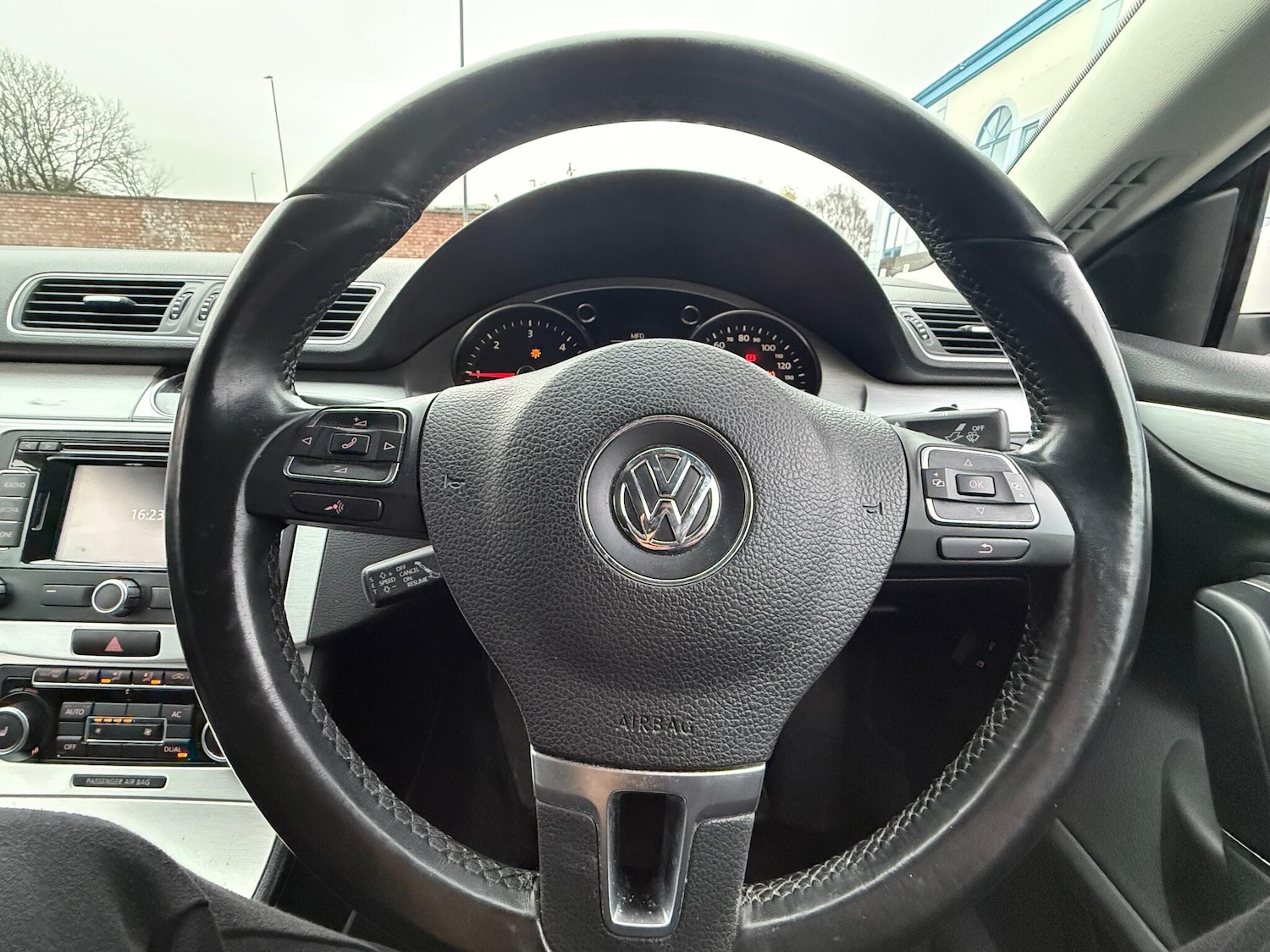 Used Volkswagen Passat 2011 for sale - 76714137: Photo 22
