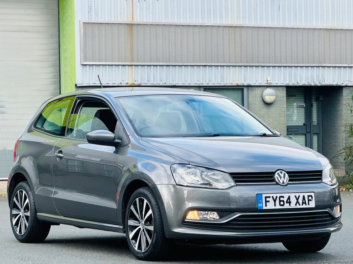 Used Volkswagen Polo 2014 for sale - 76349110: Photo 2