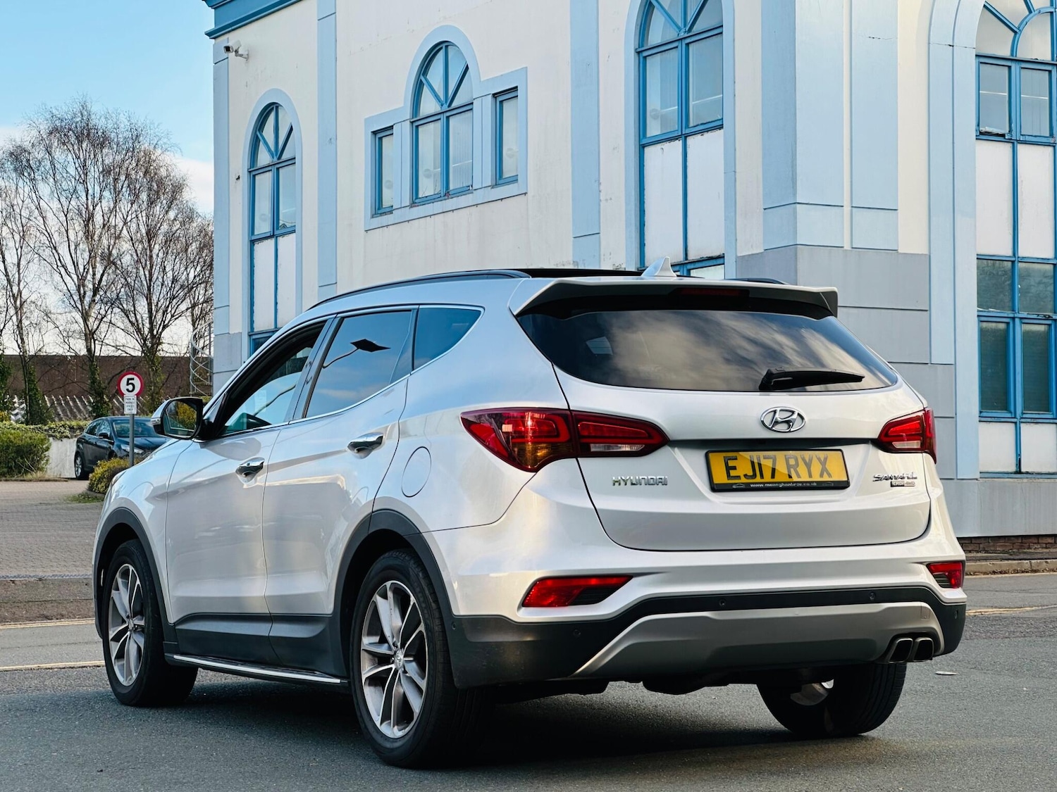 Used Hyundai Santa Fe 2017 for sale - 76608242: Photo 10