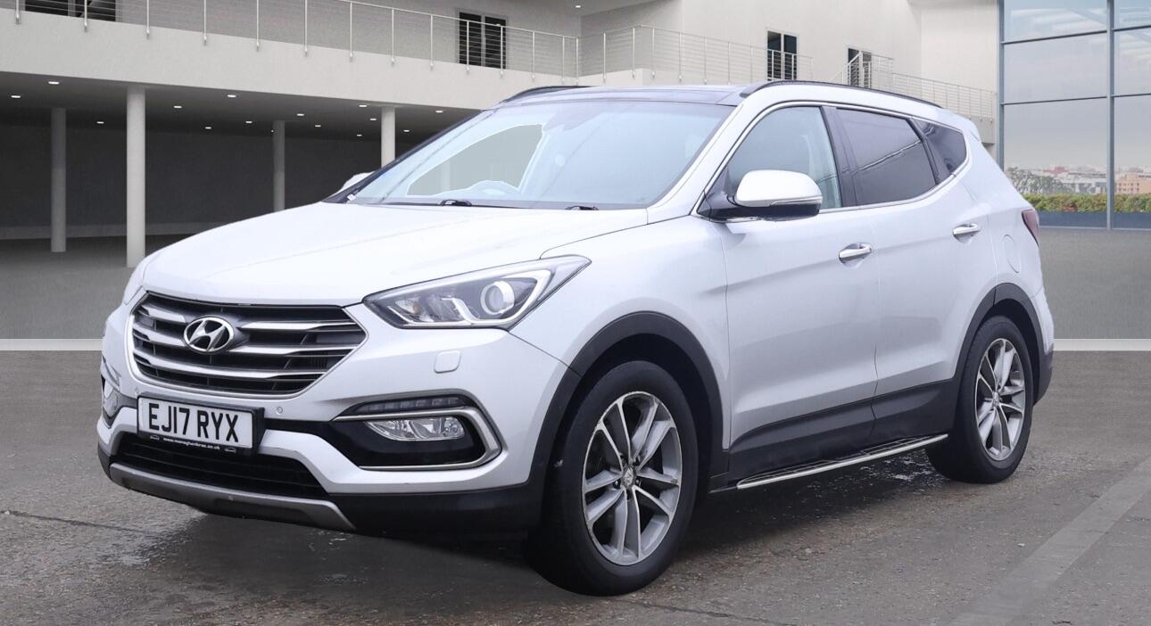 Used Hyundai Santa Fe 2017 for sale - 76608242: Photo 2