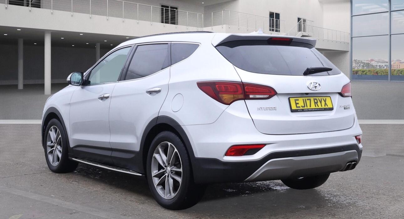 Used Hyundai Santa Fe 2017 for sale - 76608242: Photo 3