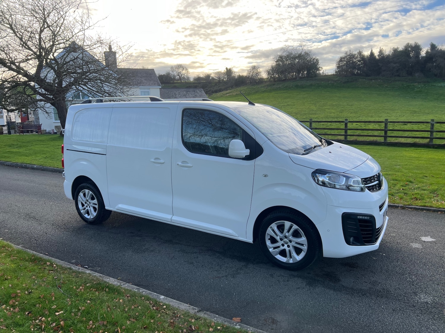 Used Vauxhall Vivaro 2019 for sale - 76662867: Photo 4