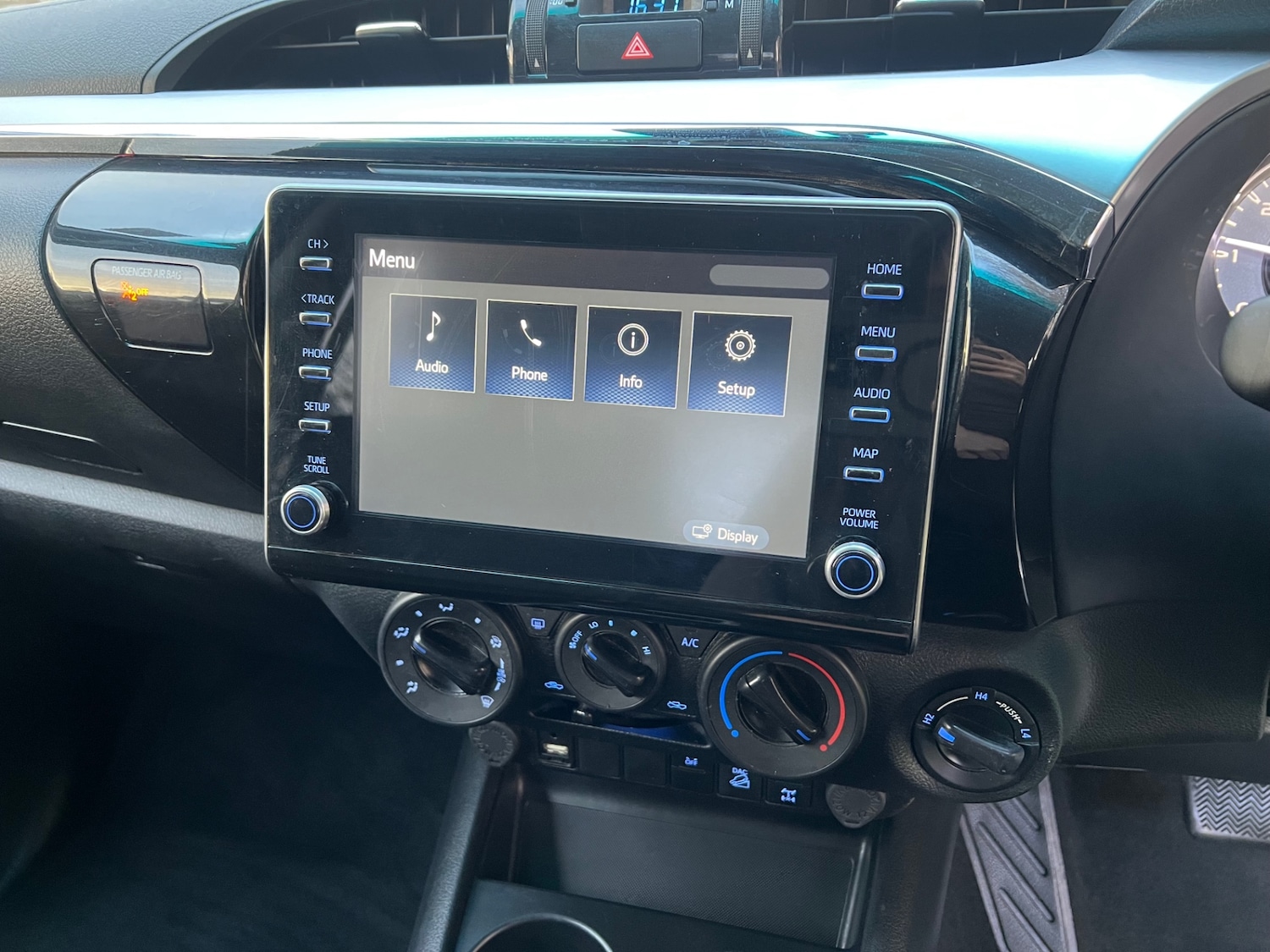 Used Toyota Hilux 2023 for sale - 76397202: Photo 11