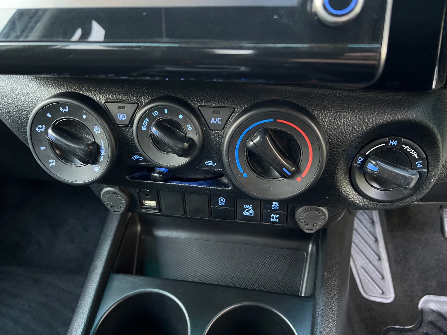 Used Toyota Hilux 2023 for sale - 76397202: Photo 14