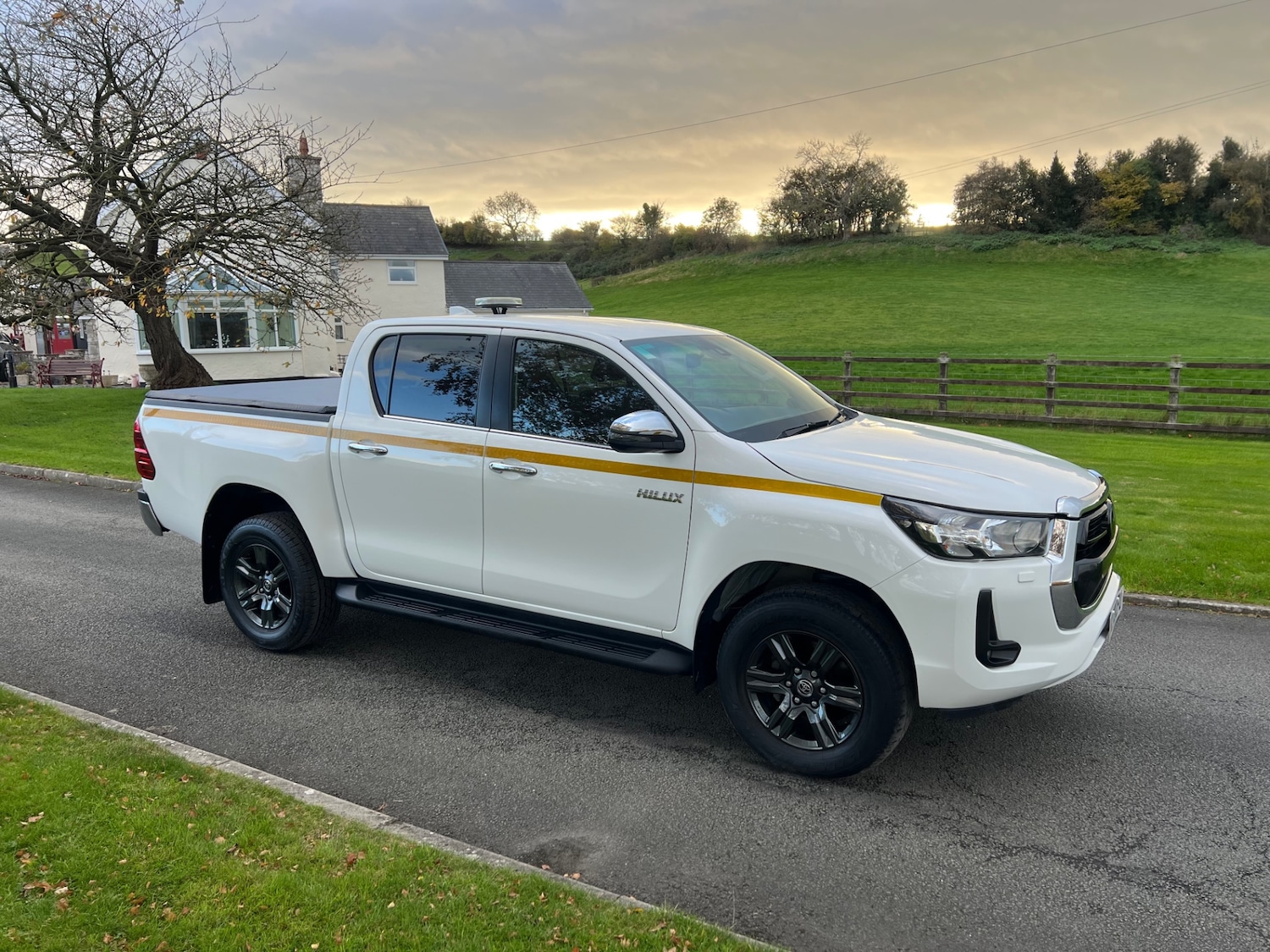 Used Toyota Hilux 2023 for sale - 76397202: Photo 4