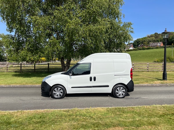 Used Vauxhall Combo 2018 for sale - 74749184: Photo 2