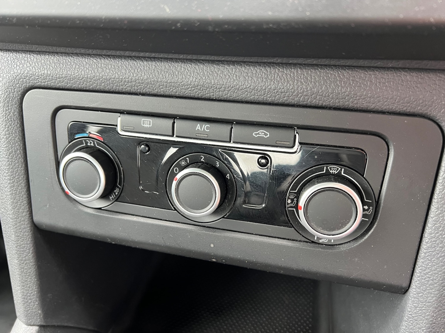 Used Volkswagen Amarok 2015 for sale - 77782017: Photo 10