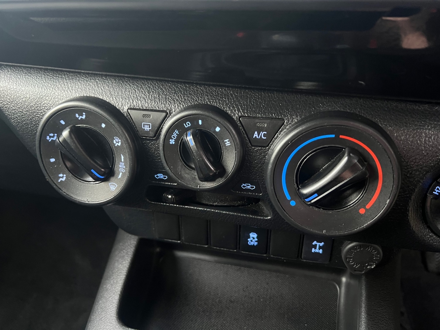 Used Toyota Hilux 2019 for sale - 76387439: Photo 14