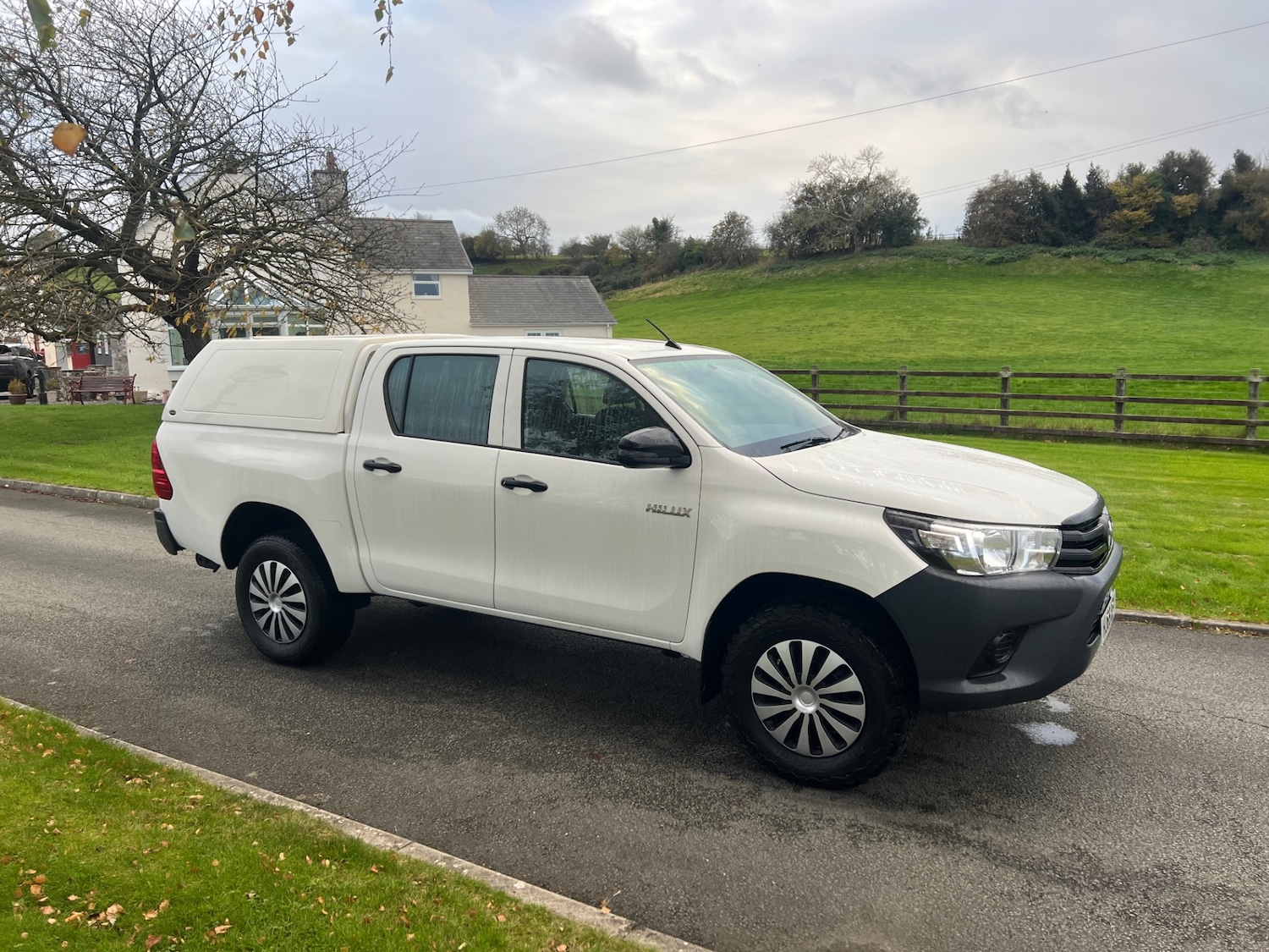 Used Toyota Hilux 2019 for sale - 76387439: Photo 4