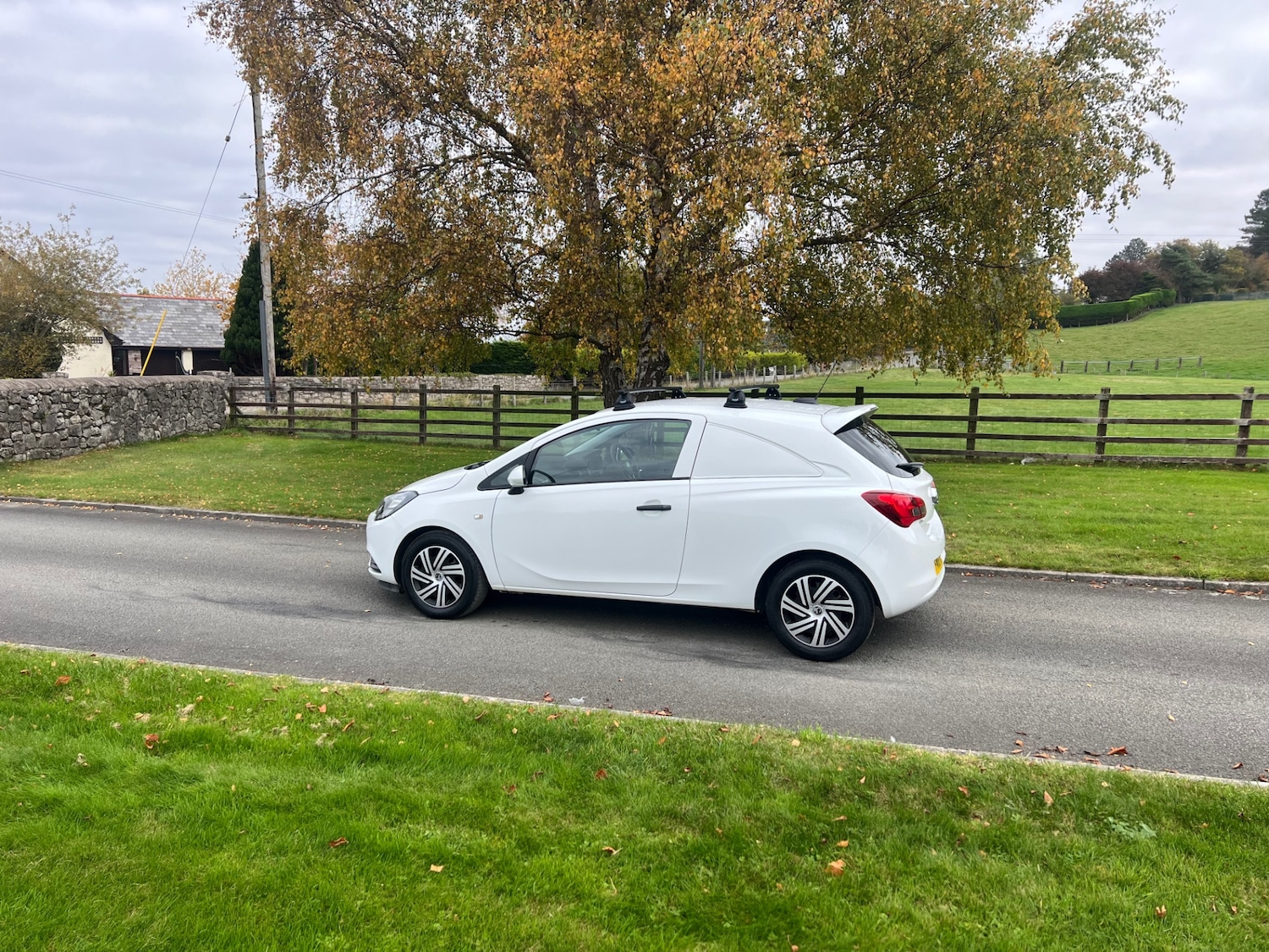 Used Vauxhall Corsa 2018 for sale - 76305717: Photo 2